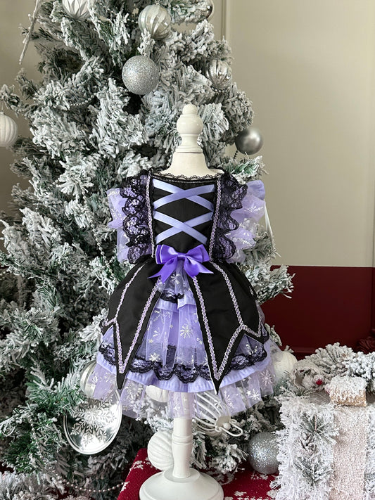 LITTLE HALLOWEEN WITCH